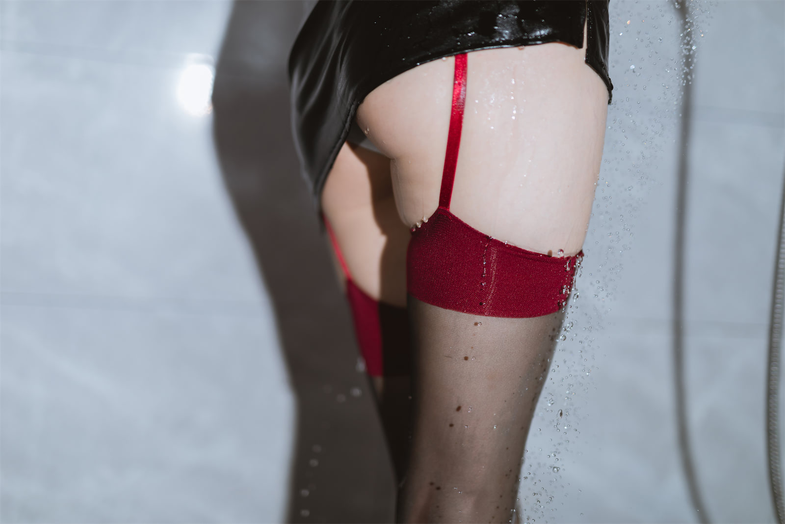 许岚LAN黑皮短裙OL54p