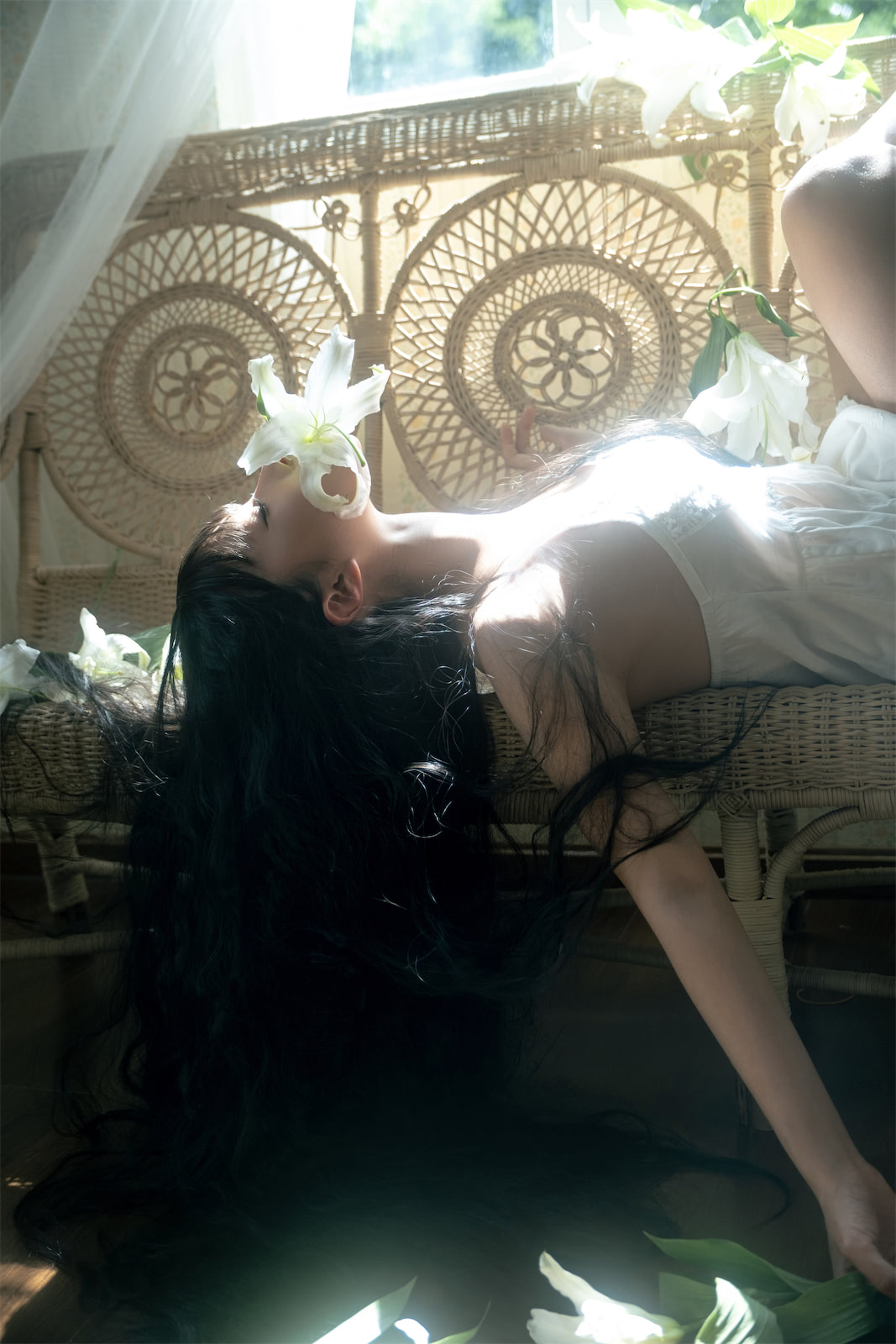 蠢沫沫白色吊带36p