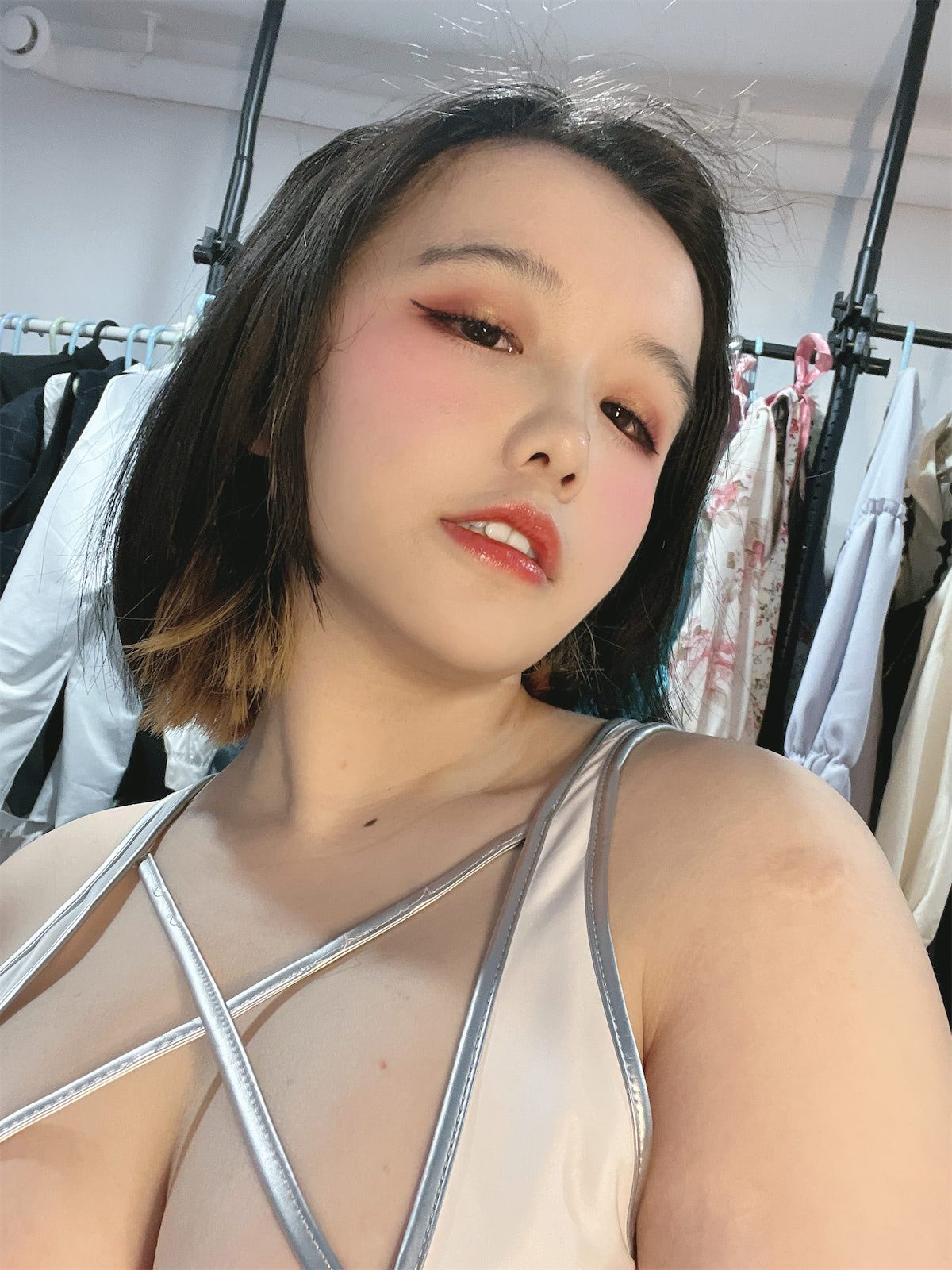 阿半今天很开心银泳装45p