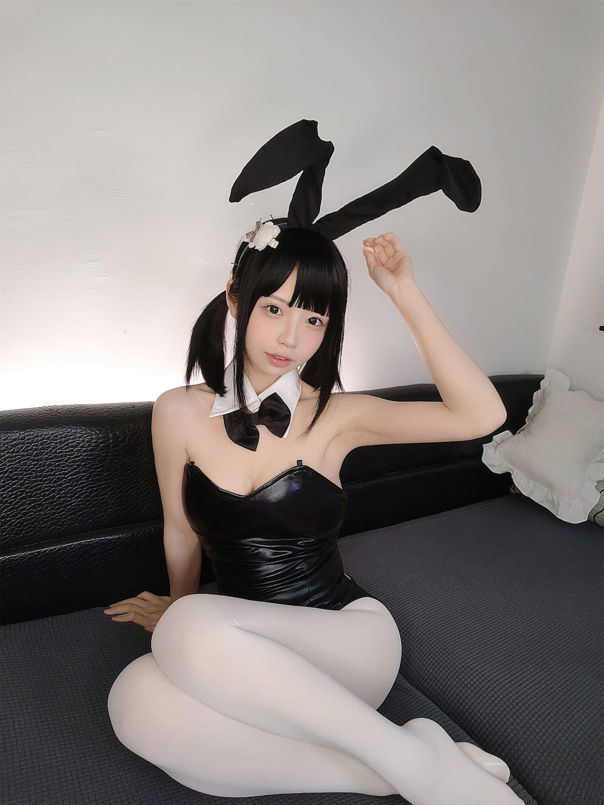 十万珍吱伏特黑白丝自摄60p