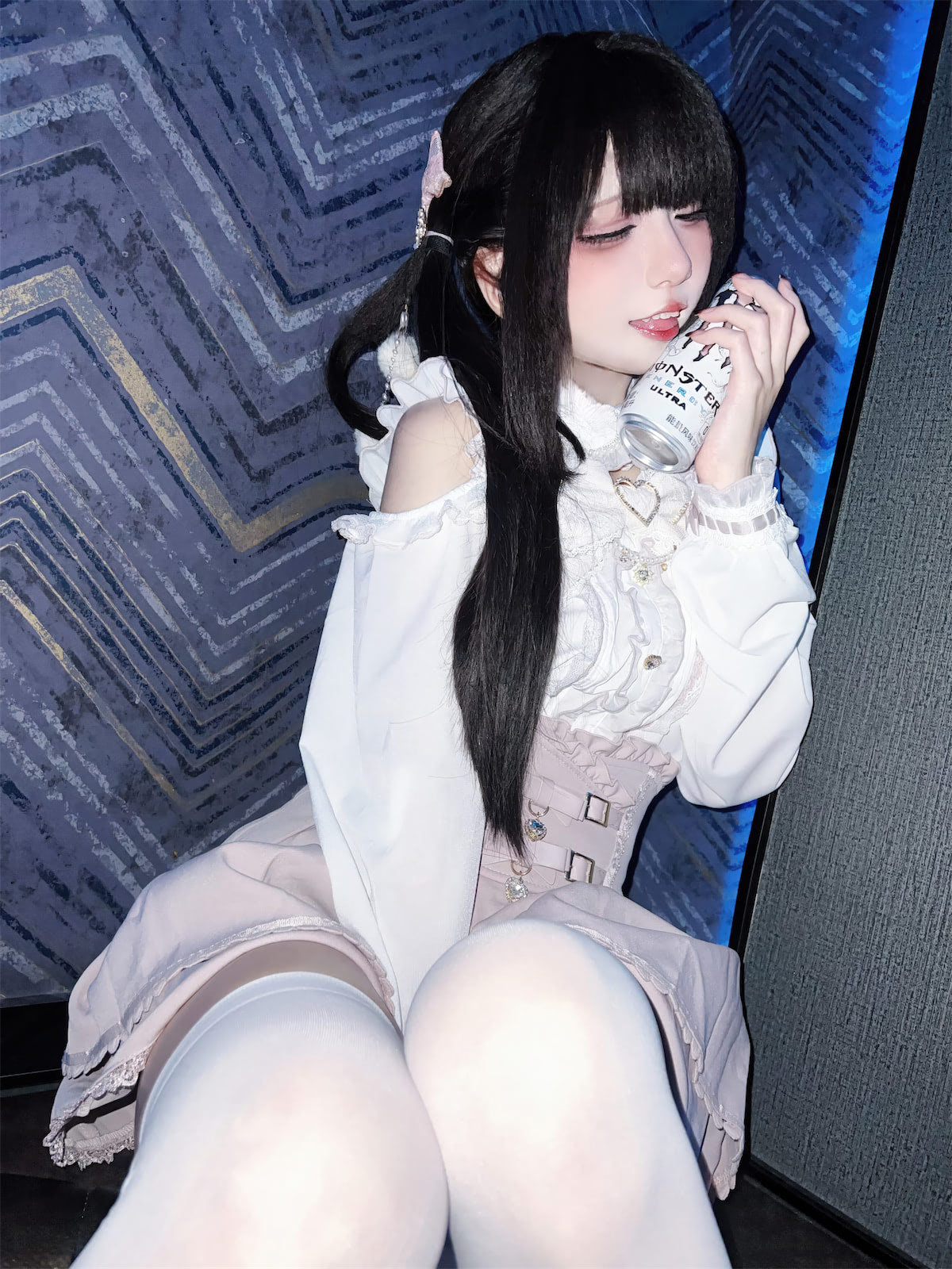 纸悦Etsu_ko与地雷系女子的KTV约会44p