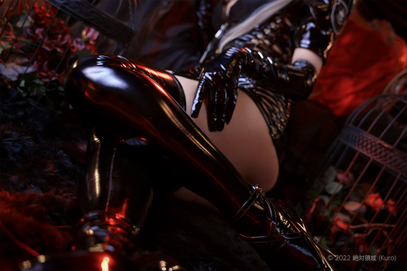 kuroくろてぃあ黑漆皮护士150p