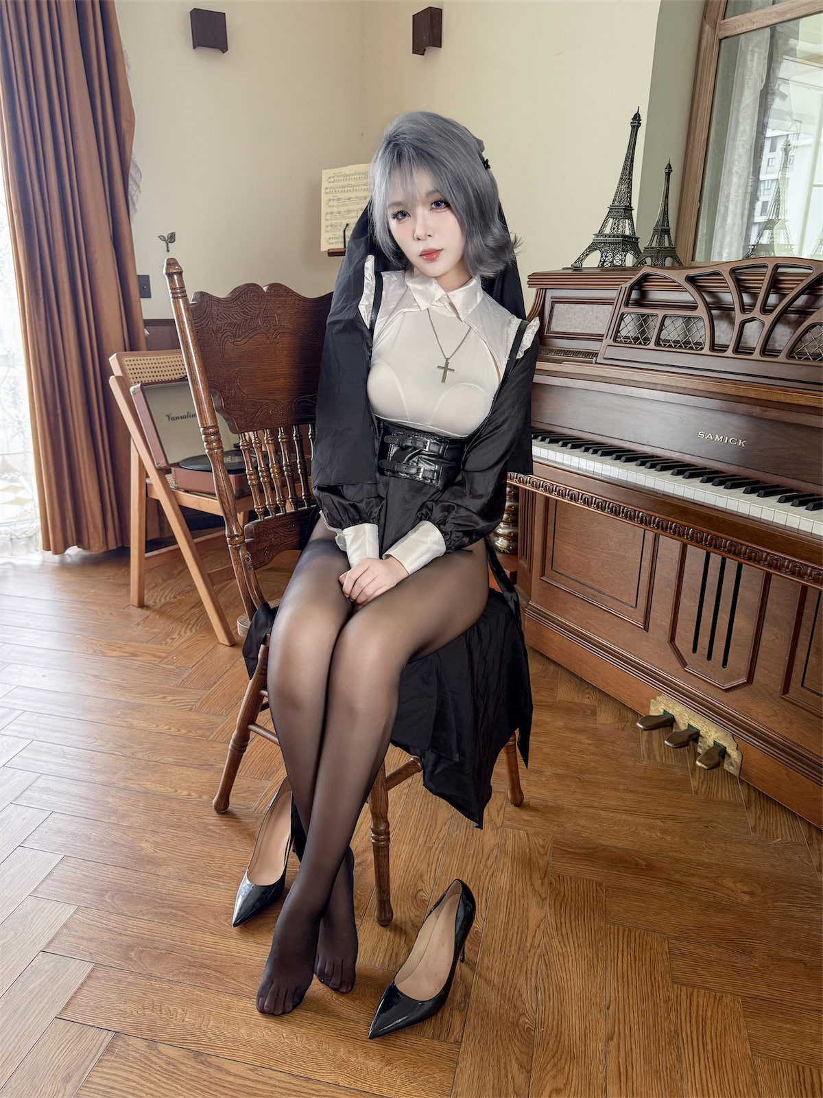 轩萧学姐黑丝肉丝修女88p